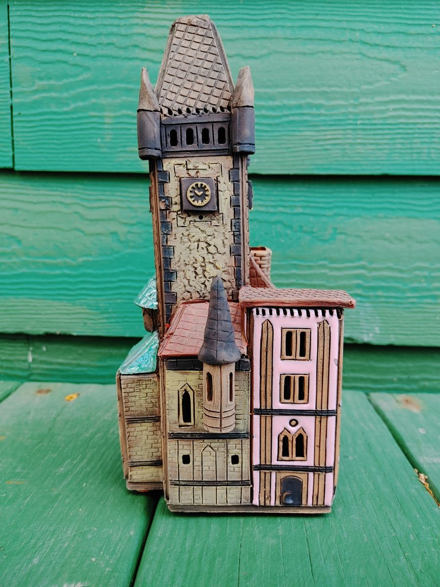 Lithuanian Candle House C132