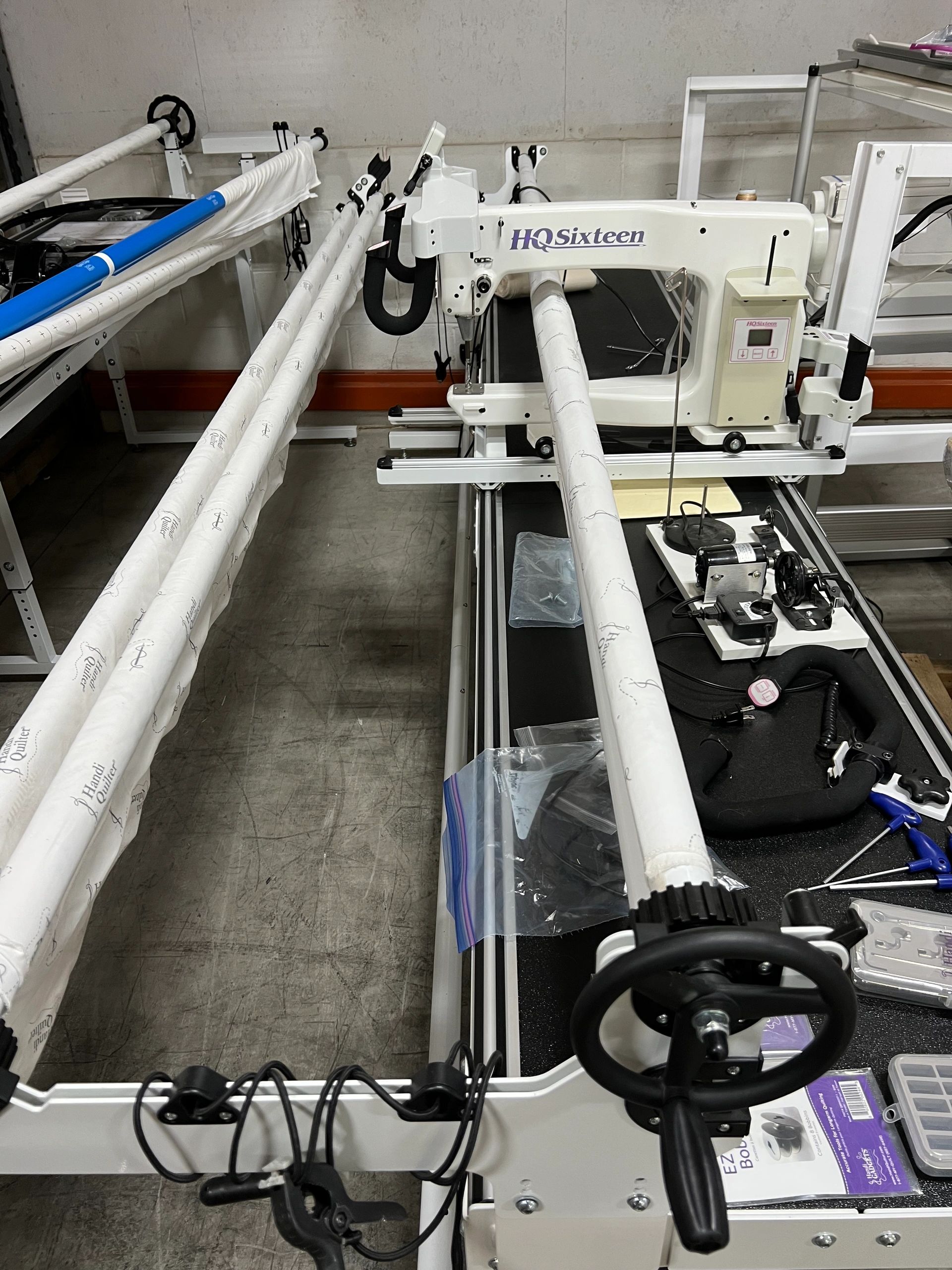 HQ Sixteen Longarm Quilting Machine with Stitch Regulator