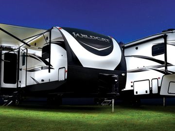 Travel Trailer and 5th Wheel RV