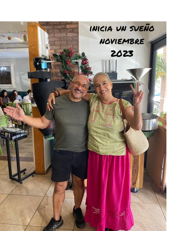 Los dos fundadores de la asociación sonriendo para la foto.