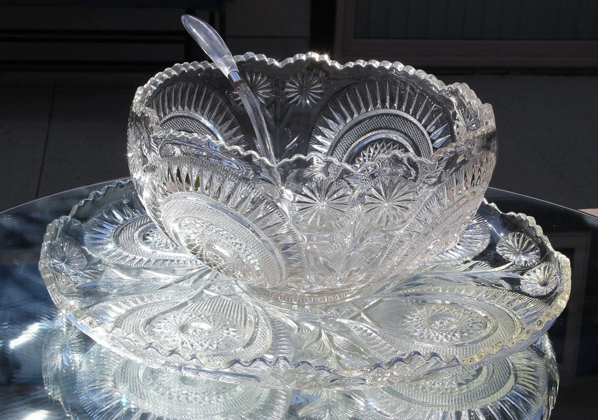 LE Smith Pinwheel & Stars Slewed Horseshoe Serving Punch Bowl w ...