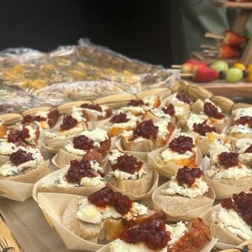 Mermelada de pimentón con queso Philadelphia y pan