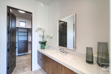 modern master bathroom 