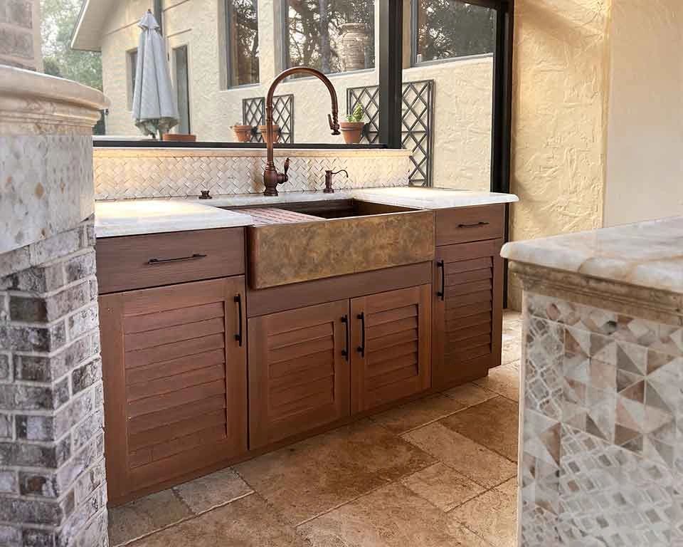 https://img1.wsimg.com/isteam/ip/3050e92c-8d6e-4991-a506-9b9170f26795/33-copper-farmhouse-workstation-sink-r-8354b4c.jpg/:/cr=t:0%25,l:0%25,w:100%25,h:100%25