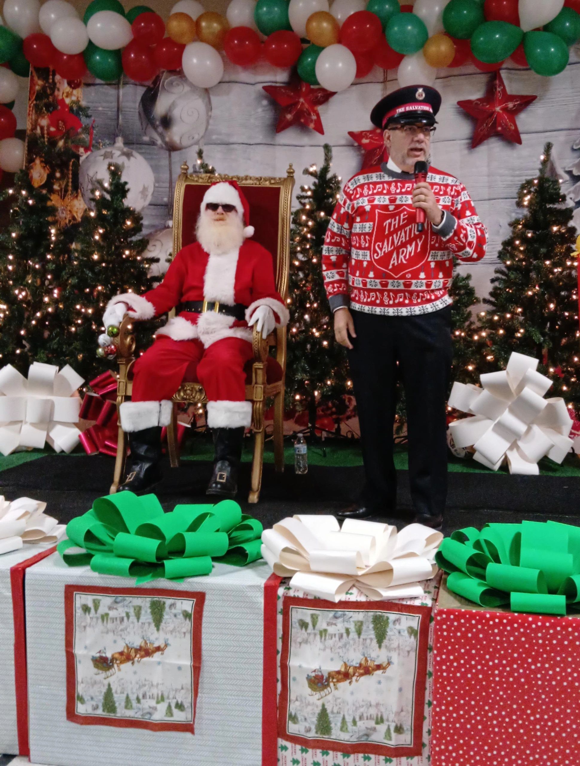 Roo Casino Mobile App Interface Showing Game Selection and Login Screen