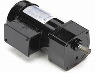 Un moteur électrique noir avec un boîtier latéral.