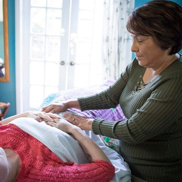 Reiki practitioner hands over client's solar plexus chakra.