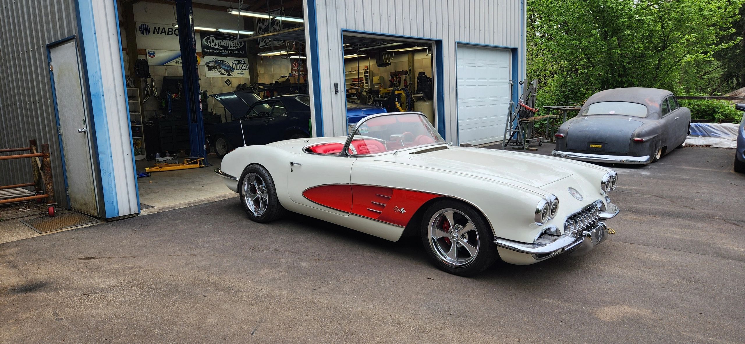 White and red 1959 Corvette