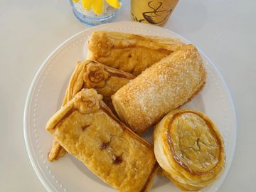 A traditional puff pastry filled with Guava jelly. Baked daily at our Cuban Bakery.