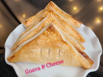 Pastelitio de Guayaba y queso. Guava and Cheese pastry. Best Cuban dessert pastry in Dallas, DFW