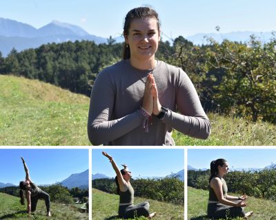 Frau praktiziert Yoga im Freien mit Bergpanorama.