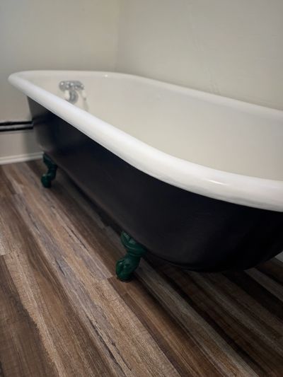 Clawfoot tub refinishing and reglazing in Tacoma, WA 