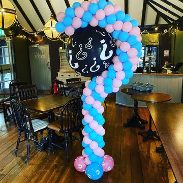 Gender reveal popping question mark balloon