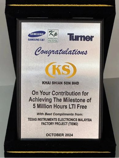 Plaque recognizing Khai Shian Sdn Bhd for 5 million hours LTI free.
