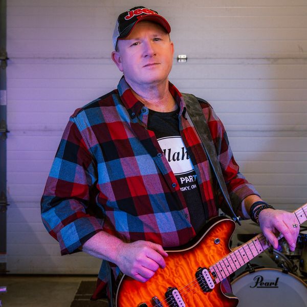 Erik: Guitar & Vocals