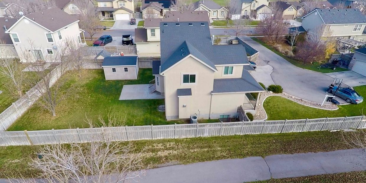 Just in time for the Holidays! Move-in Ready, Well-maintained, five bedrooms, four bathrooms, 3100 s