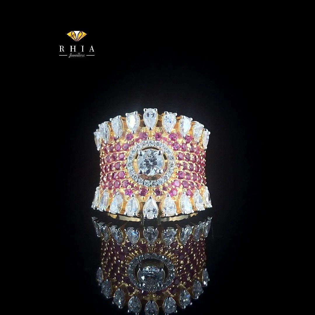 18ct Custom Designed Ring
Lab Grown Diamonds with ruby