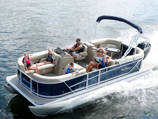 Pontoon boat rentals on Pymatuning Lake in Andover, Ohio