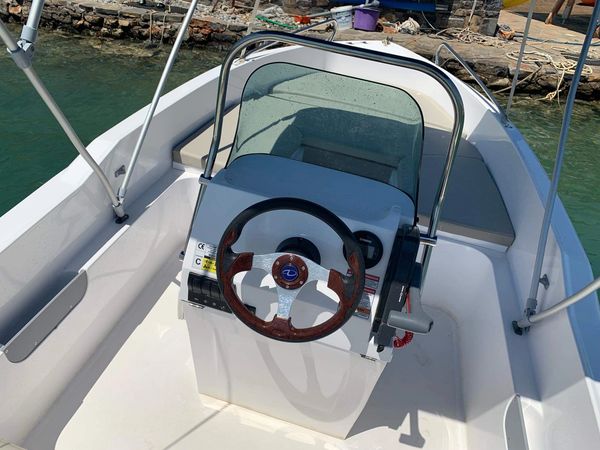 center console boat 30-hp motor