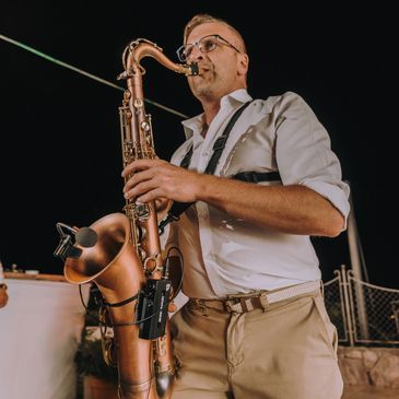 WEDDING SAXOPHONIST PLAYING IN CROATIA