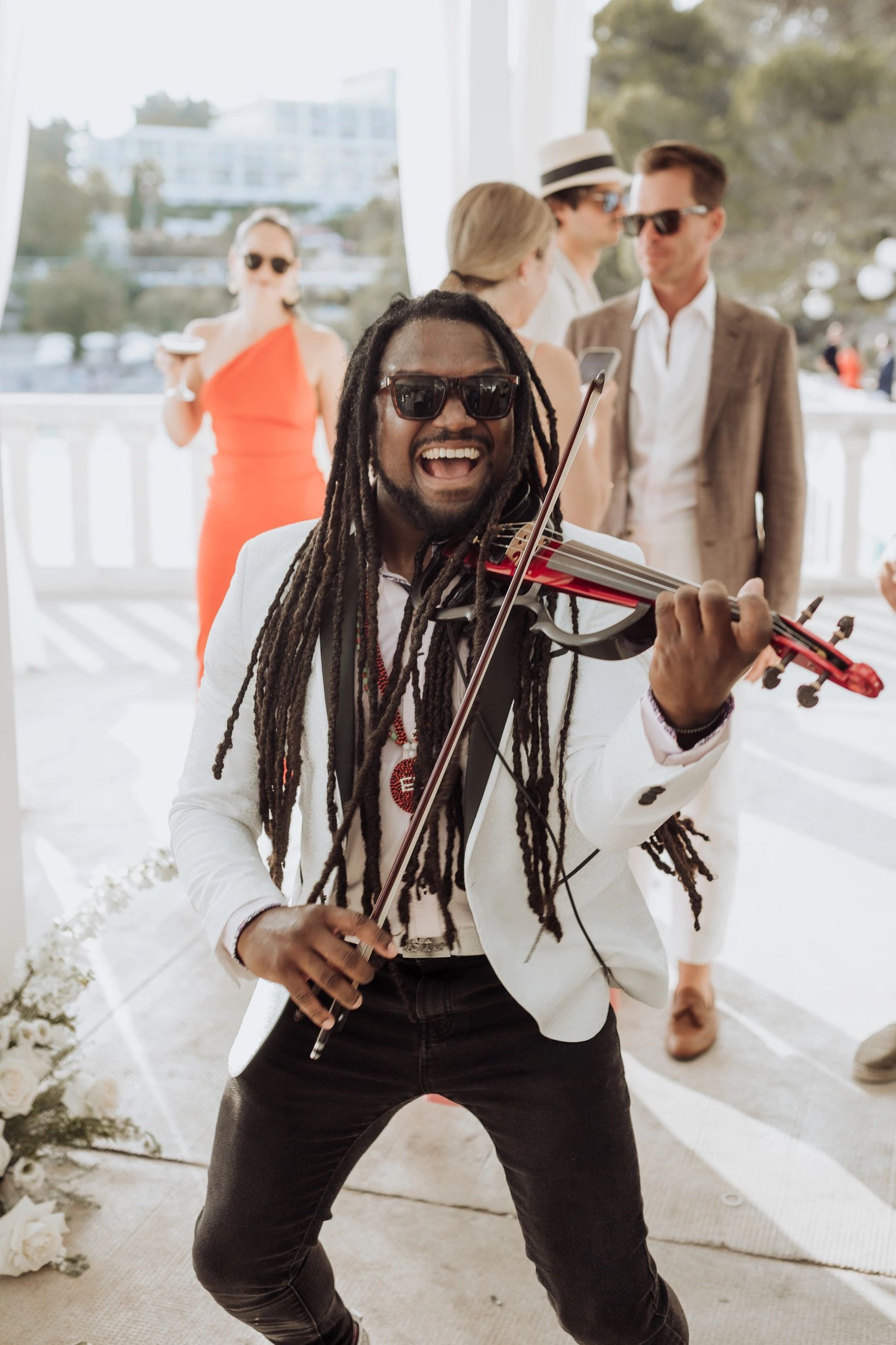 El. Violinist playing at an Event in Monaco