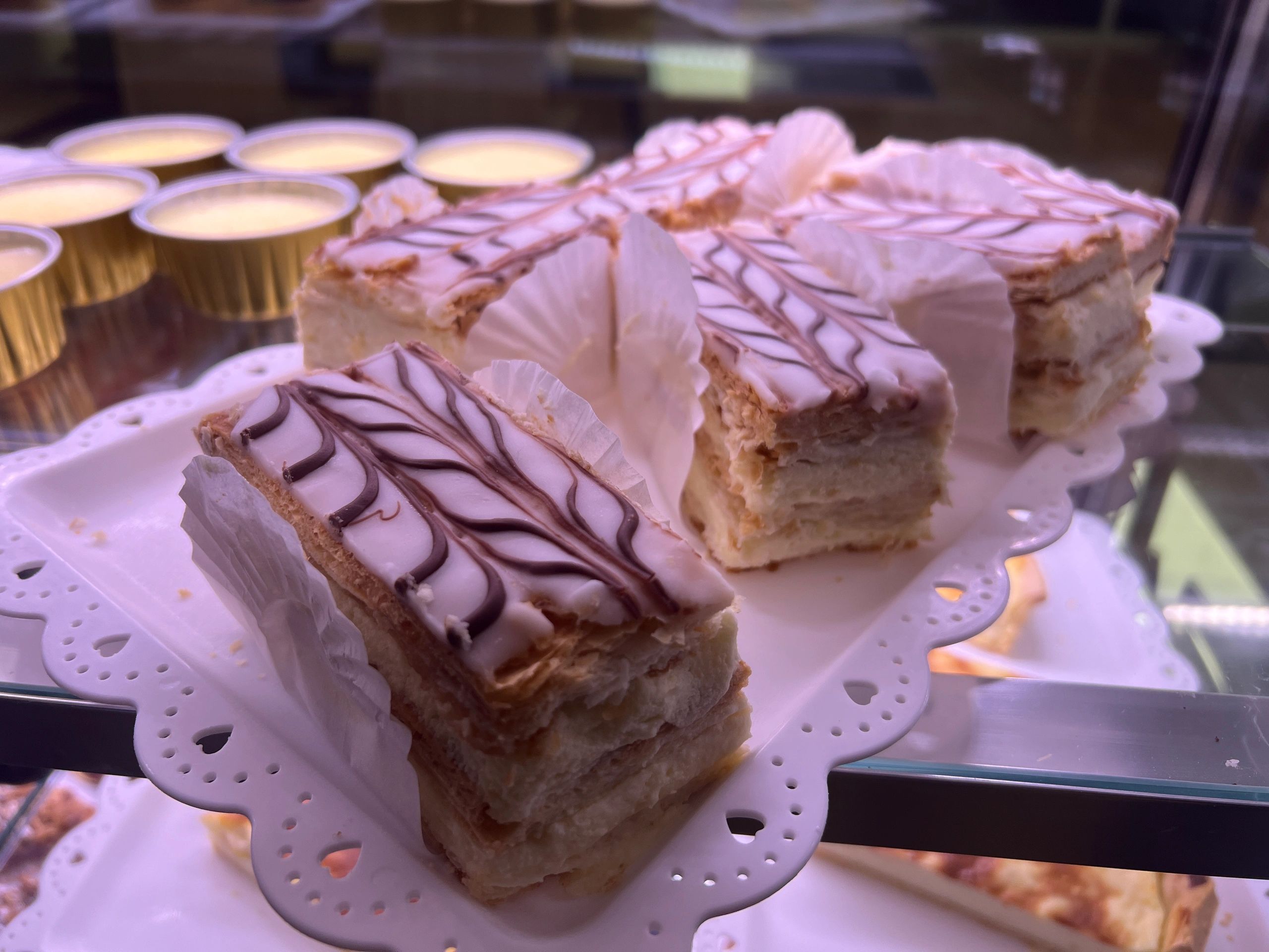 Chic French Bakery Cafe