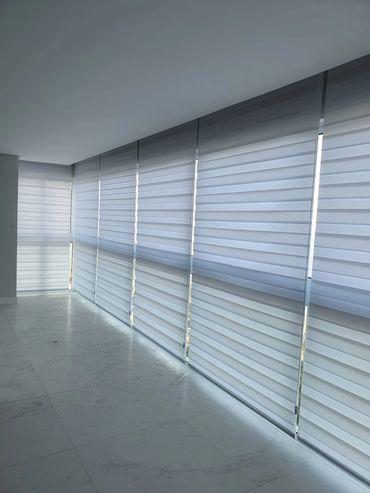 ID 03: Persiana Rolo Stripe (Double Vision) tradicional. Persianas rolo. Persianas para sacada.