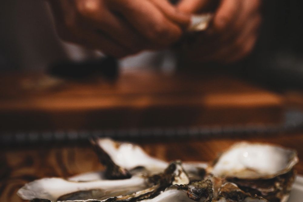 Roaming oyster shucking