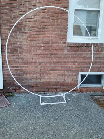 White hoop arch