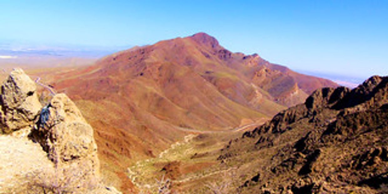 Beautiful photo of mountains surrounding El Paso TX.