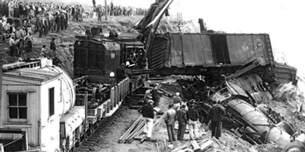 Deadly train derailment on Del Mar Bluff in 1940