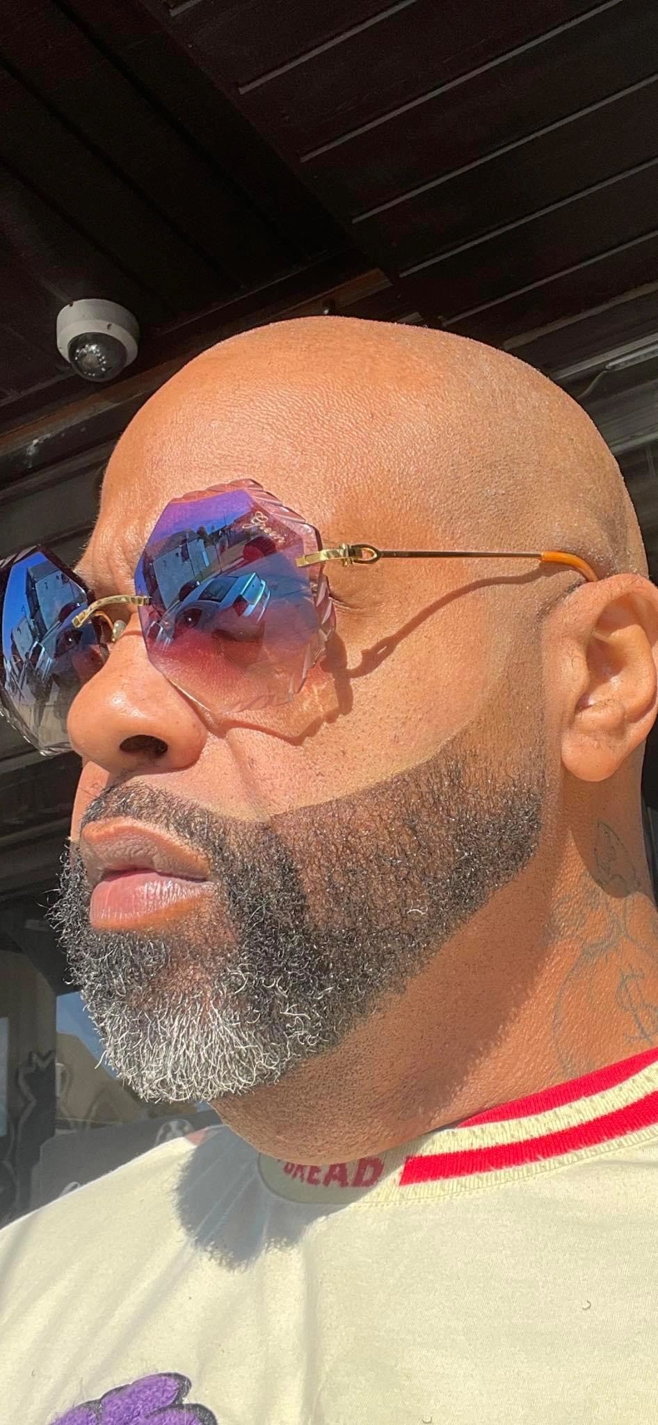 Diamond the Barber
"Specializing n all areas"