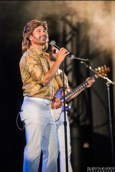 Bee Gees Fever at the Starlight Bowl in Burbank, CA 
image: Susy Shearer