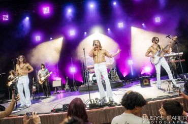 Bee Gees Fever at the Starlight Bowl in Burbank, CA 
image: Susy Shearer