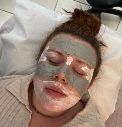 Deep Cleansing Facial
This service consists of: consultation, cleanse X2, exfoliation, toning, steam