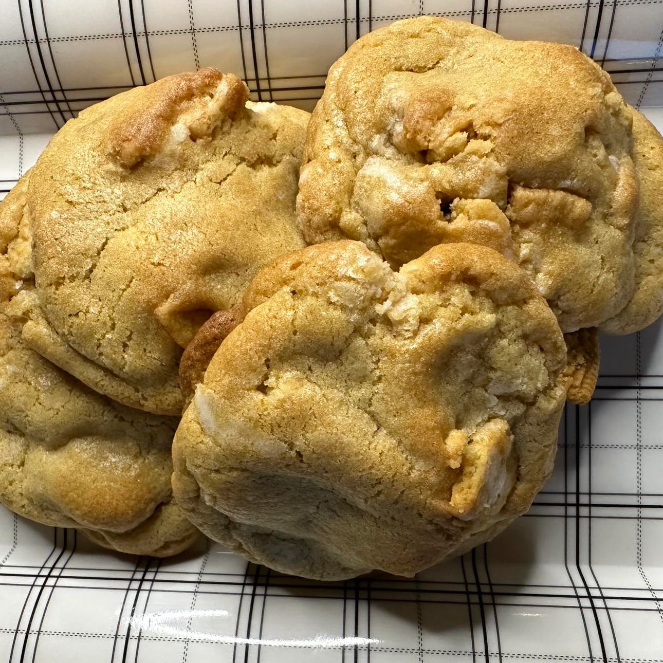 Butter Vanilla Cookies with Golden Oreo pieces 