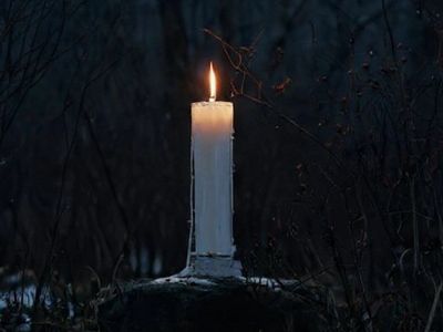 Single white candle for New Moon magic