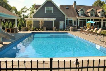 Finished pool liner in a Southern California backyard