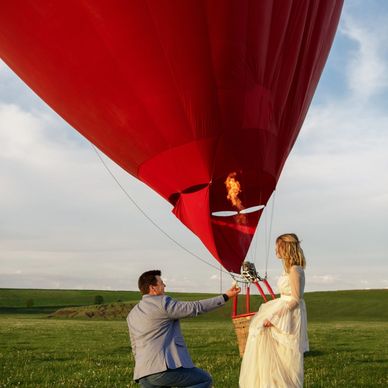 hot air balloon marriage proposal theme idea