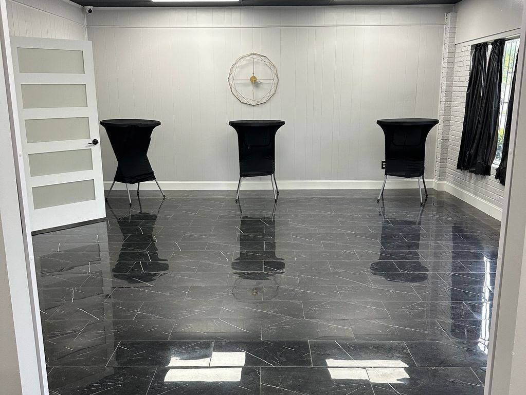 Small Side Event Space