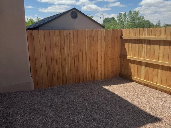 Santa Fe Fence Installation with Cedar Fence Pickets 