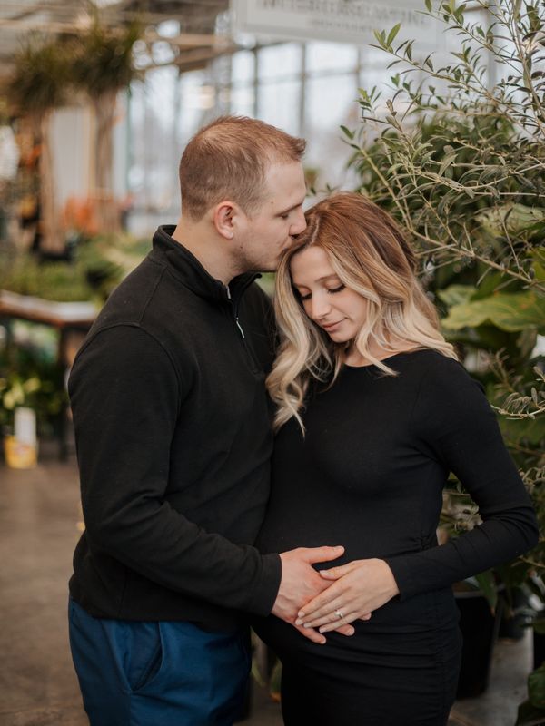 Maternity session at plant nursery at Connon Nurseries in Trenton, Quinte West, Ontario