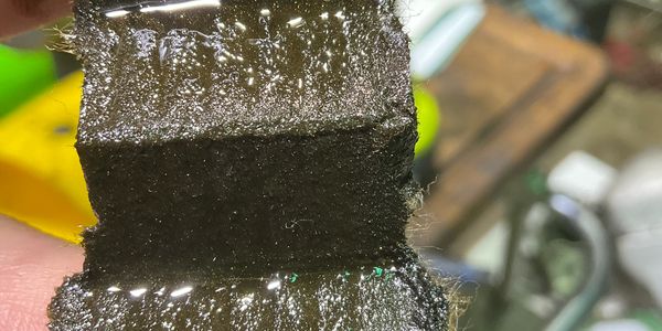 Inspection of a filter element inside of a oil filter for metal contamination 