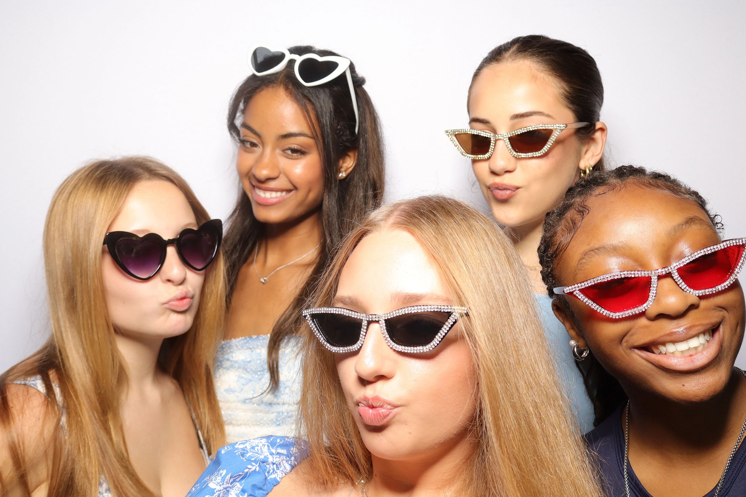 friends celebrating at a sweet 16 birthday taking a photo