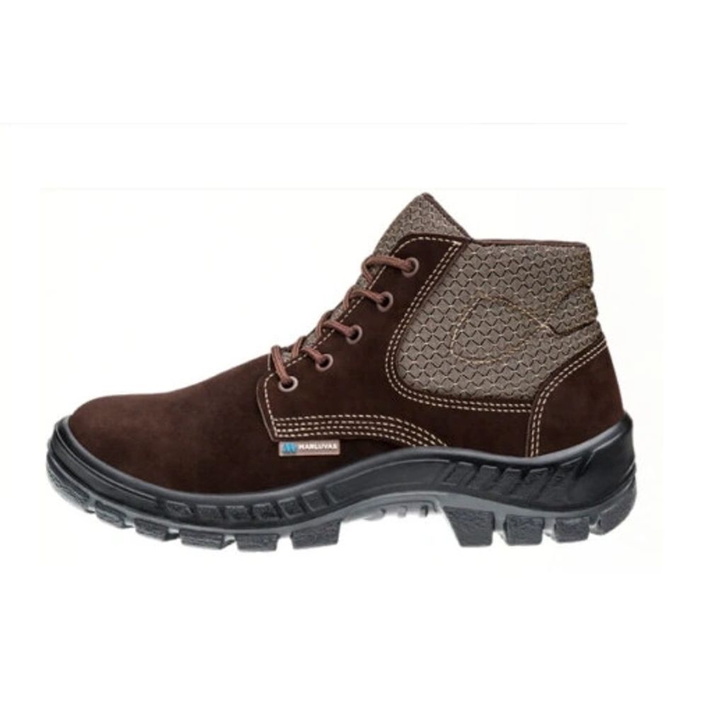 Bota masculina marrom com solado preto.
