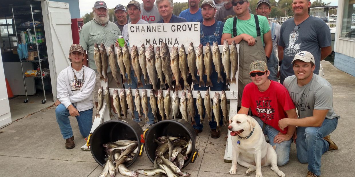 Captain Lowther pictured with a large group of fishermen after a enjoying a great day of fishing.