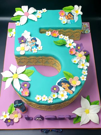 number 5 cake aladdin themed