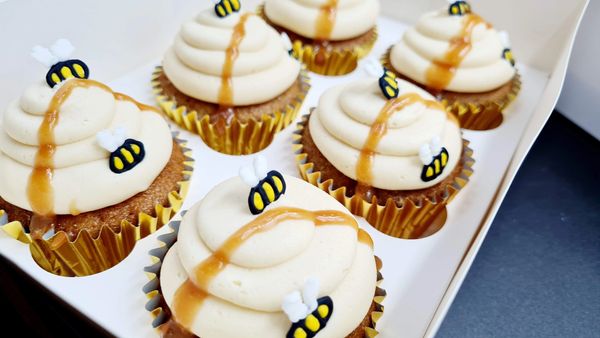 bee cupcakes