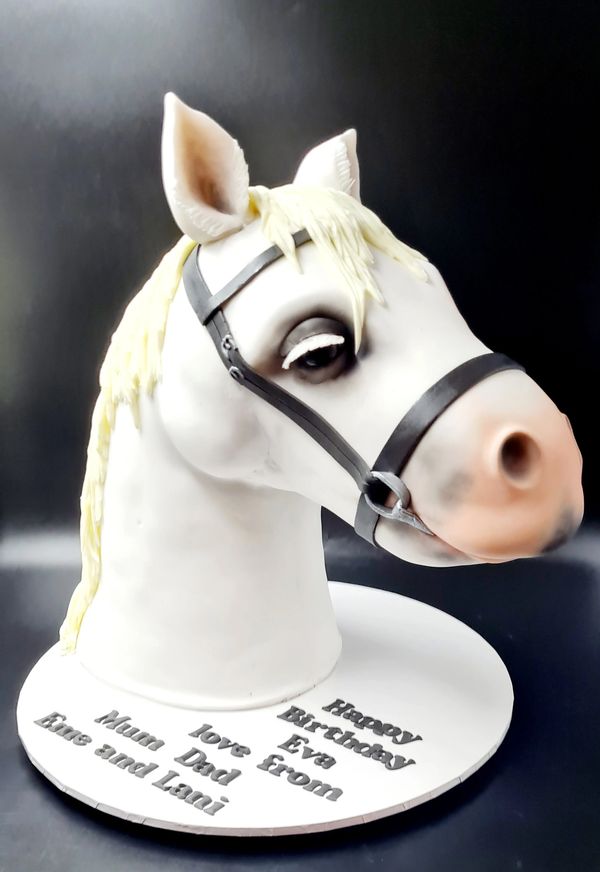 Horse head cake