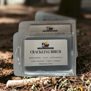 Indulge in the invigorating scent of Crackling Birch with our wax melts. Perfect for those who want 